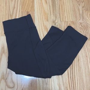 Black Lululemon movement high rise 19” crop leggings size 10